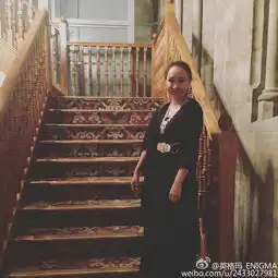 吉祥三宝小女孩近照浓妆美艳狂野自拍