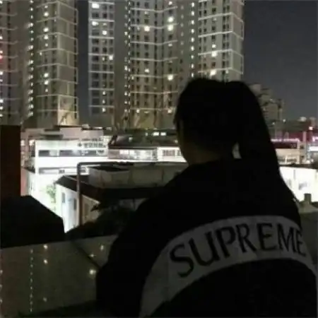 伤感黑白头像女,超颓废的黑白伤感女头像