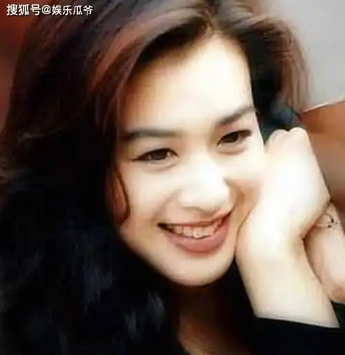 钟丽缇二女儿才是整容式长大,小时候相貌平平,如今气质出众比考拉还美