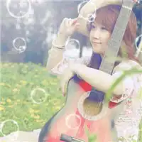 弹钢琴的女生头像
