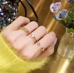 戒指的100种戴法戴对了既招财转运,又时髦翻倍