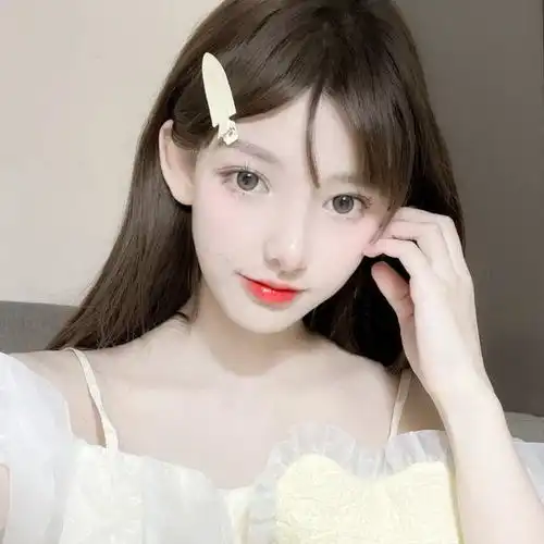 清纯美女像小鹿一样的眼睛
