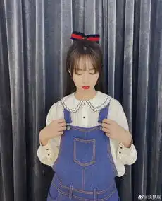 组图沈梦辰搞怪九连拍超可爱背带裙娃娃衫蝴蝶结减龄少女