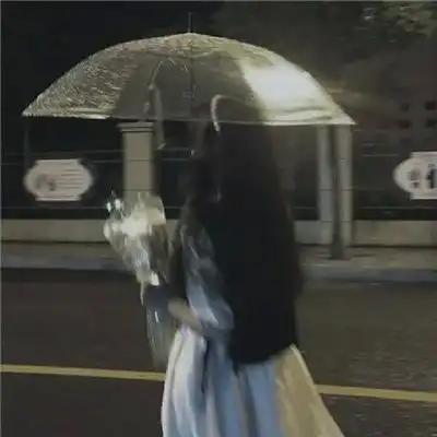 带有一丝伤感的撑伞女头雨中撑伞爆漂亮的女头合集