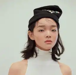 宽眼距塌鼻梁就是高级脸这个给dior走高定秀的18岁女孩,引发新一轮审美讨论