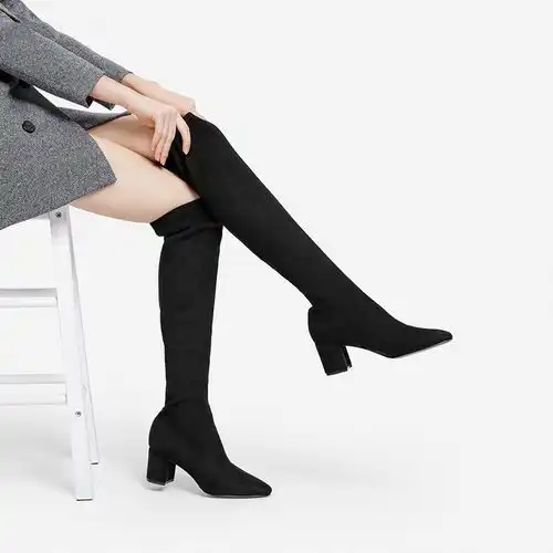 女人备齐3双靴子,羽绒服大衣随便搭,显高显瘦显腿长
