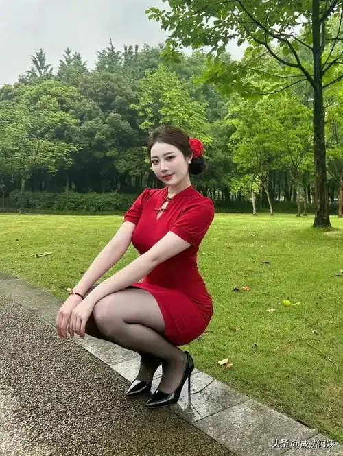 长腿美女气质如兰,身材婀娜多姿