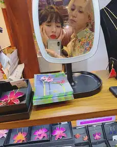 泫雅穿彩虹裙甜美娇俏与男友同框秀恩爱