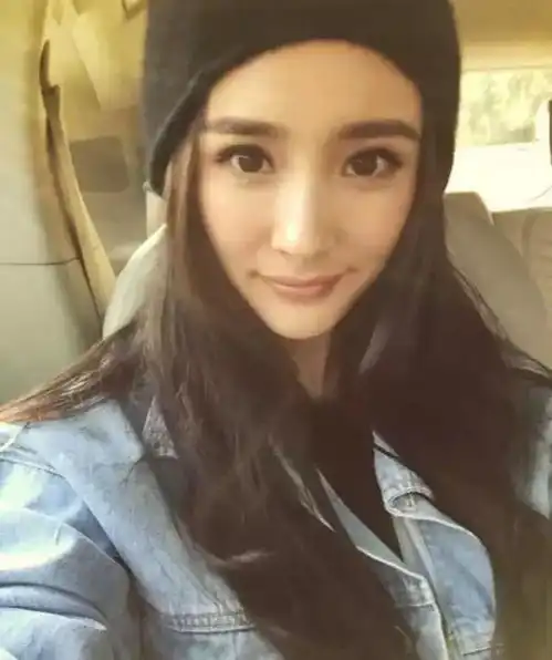 自拍杨幂变少女,张翰塘主回归,高晓松走少男风,网友已举报皮肤
