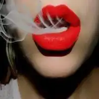 红嘴唇吐烟头像微信头像图片大全