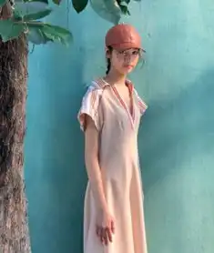 任达华15岁女儿晒美照,一双逆天筷子腿,妥妥的超模苗子
