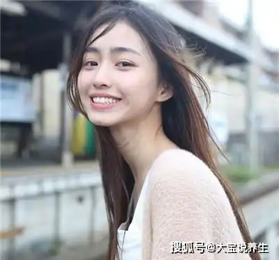 搞笑gif本来是给狗子买的玩具,没想到被它当成枕头了
