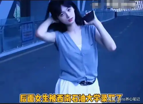 去年牵手冲出考场情侣后续男生复读,女生手捧鲜花等待男友下考