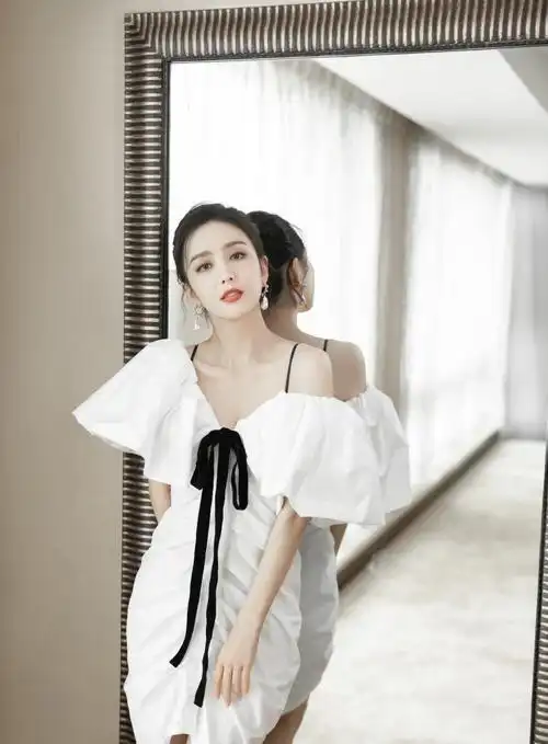 镜头前美若天仙,真人黑瘦干瘪,这5位上镜脸的女星反差好大