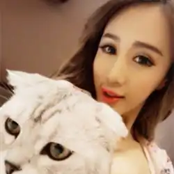 漂亮猫女红唇诱人