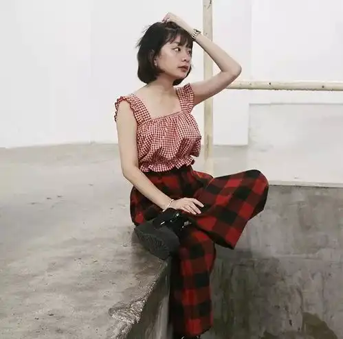 50多张穿搭模板,这个小个子姑娘每张照片都好看