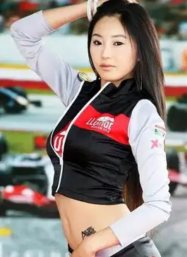 性感的赛车女郎大秀身姿