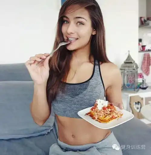 英姿飒爽的帅气女警,居然改装成了性感美腻的健身女神