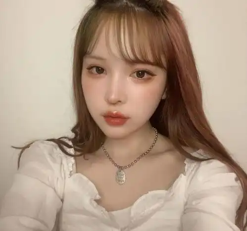 网红化妆女孩意外离世,年仅23岁,死因与继父和家人的压迫有关