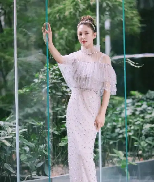 一身仙女裙妩媚多姿,看男人眼光不好的张雨绮,挑衣服眼光却很好