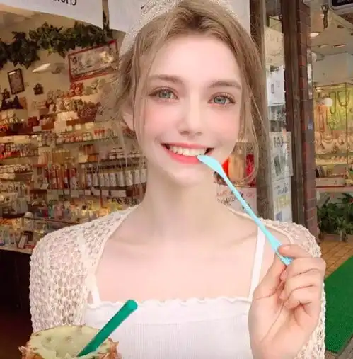 她是精灵少女98年德国模特一眼惊艳众人,集美貌好身材于一身