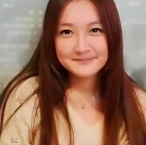 冯萍从摆地摊到亿万女富婆,曾扬言结婚送宾利,身价早已过亿