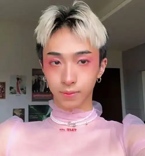 伊能静儿子哈利除了扮女装,还休学本尊回应还打算毕业