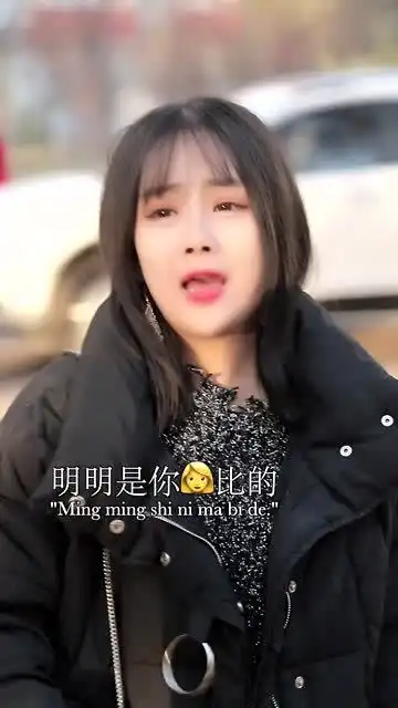 小情侣要分手,男孩说是被她妈妈逼的,女孩立马就不乐意了