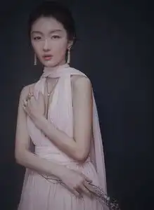 周冬雨90后花旦小生,哭戏精湛,却说是演员都会的