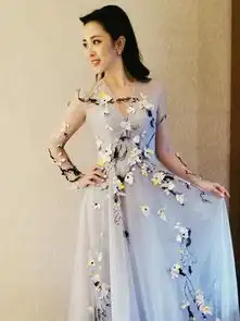 李思思惊艳写真,两个孩子的妈妈,看上去像妙龄少女
