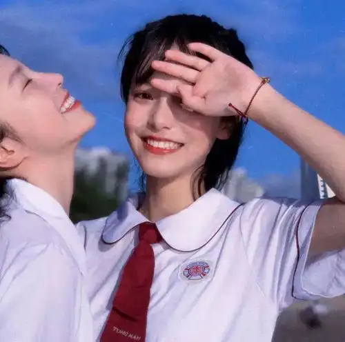 头像世间晴朗,万物可爱