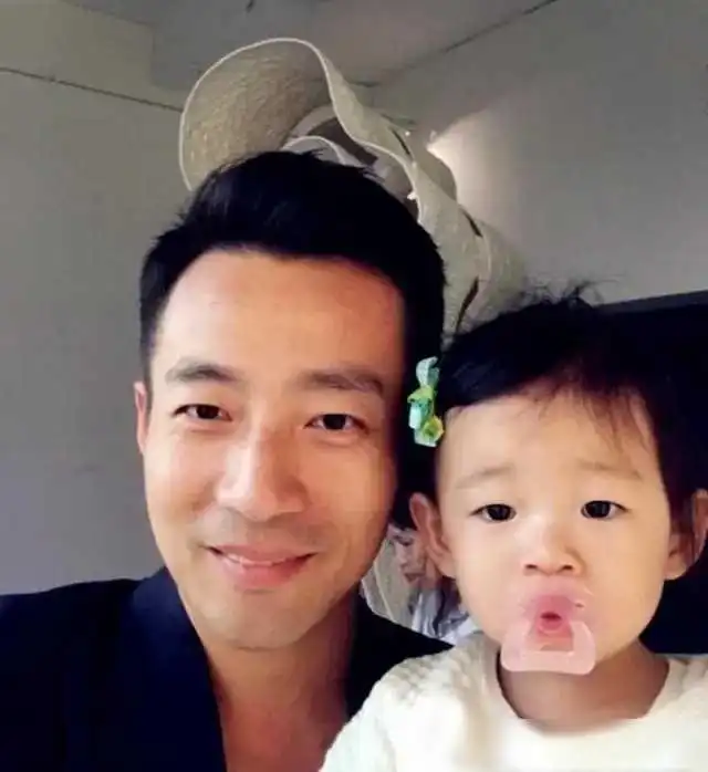 玥儿抑郁症曝光汪小菲揭开家庭真相,网友父母难辞其咎