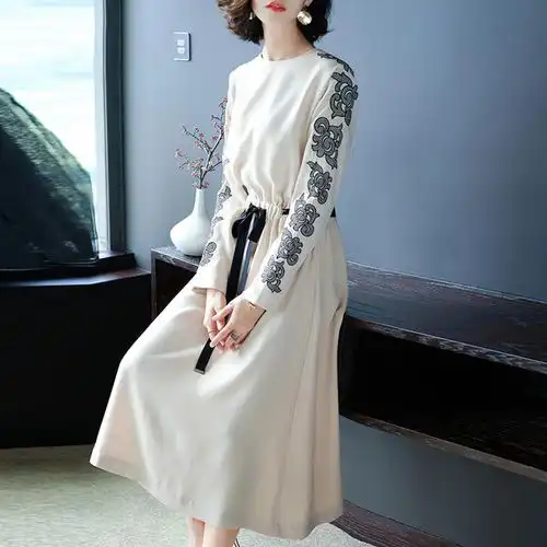 职场女神的连衣裙,干练气质也能很柔美,秀出自信优越感