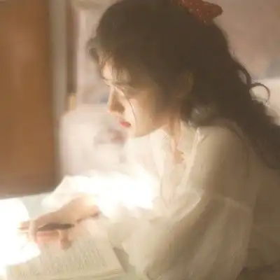 甜甜女孩发自拍时的文案