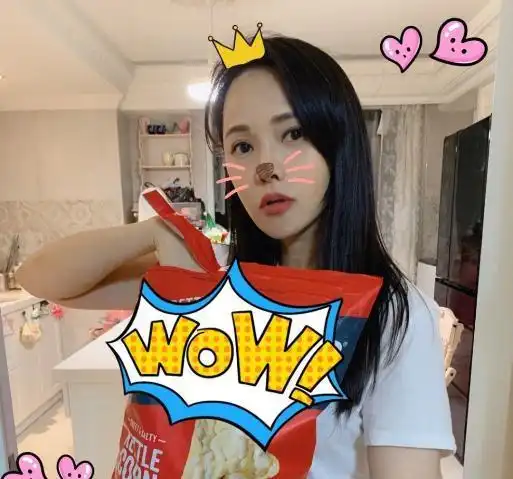 52岁伊能静和18岁儿子跳舞少女感满满,保养极好似姐弟,发际线暴露年纪