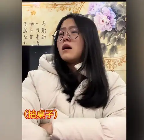 中式父母女研究生回家过年,父亲嫌她不挣钱,凌晨被薅起来挨骂
