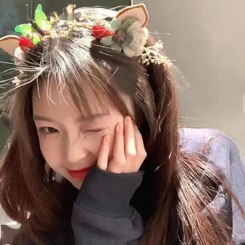 挡脸的女生头像
