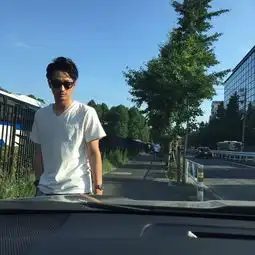 38的他妖娆且天真,有教科书级的吻戏演技,被称为日本荧幕上行走的春药