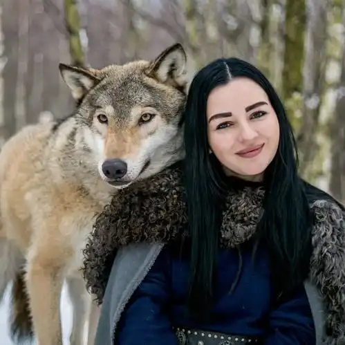 现实版美女与野兽,一组照片美成童话,网友惊呼这都怎么拍出来的