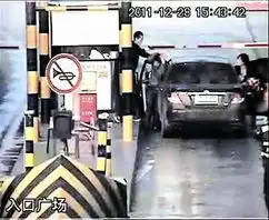 2名警察抓捕持枪毒贩营救人质