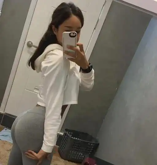 健身美女大秀腹肌,遮住脸,身材堪比男人