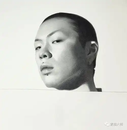 韩国画家笔下的型男大叔素描,精致细腻