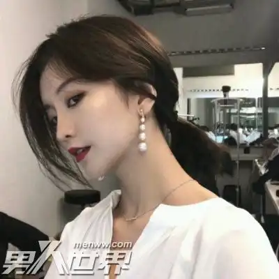 女生约会头发扎起来什么意思她在你面前这么做代表什么