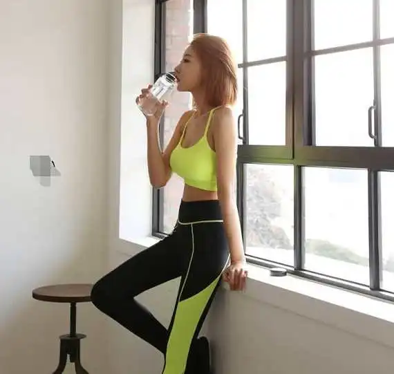 时尚穿搭苗条好看的打底裤美女,靓丽的身形让人着迷