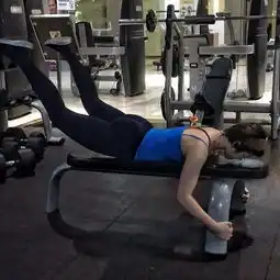 励志女神变身撸铁4年练出蜜桃臀美超欧美网红