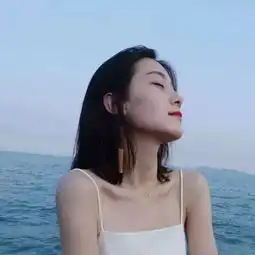 独处时不觉孤独深拥时不被辜负