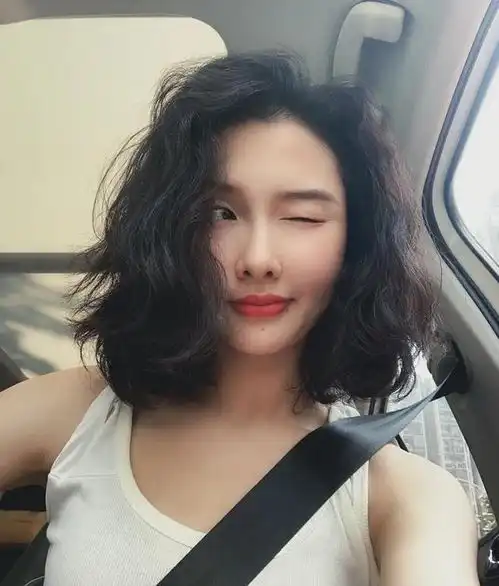 锁骨发已经不火了,最近正流行的港风短发,气质更显魅力