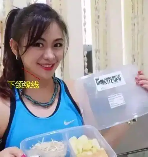 50岁妈妈演绎不老神话被当成儿子女朋友,作为女性她是人生赢家,