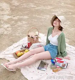 女星小美野外空地露营很享受,头顶太阳帽秀可爱表情