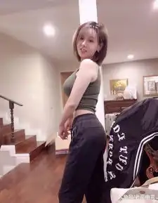 lol女主播带球撞theshy,pdd都难以幸免,闺蜜的动作更惹火